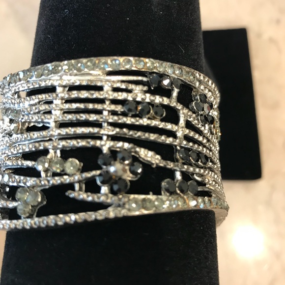 Pretty Rhinestone cuff bracelet - Picture 2 of 5